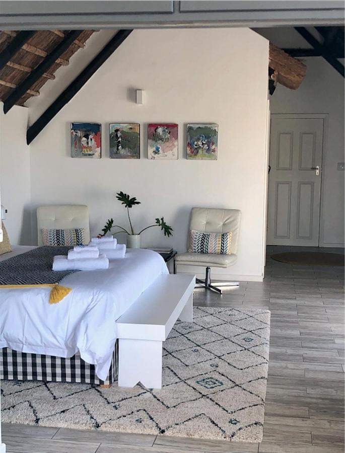 Karee Manor Guesthouse Stilbaai Bagian luar foto